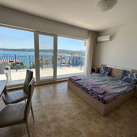 招待所 Quiet Bay 索佐波尔