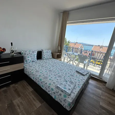 Quiet Bay 3*
