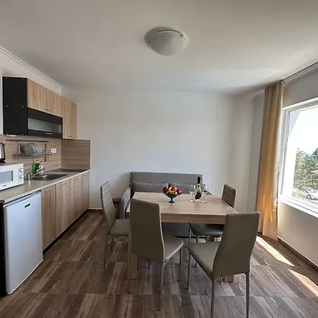 Quiet Bay 3*